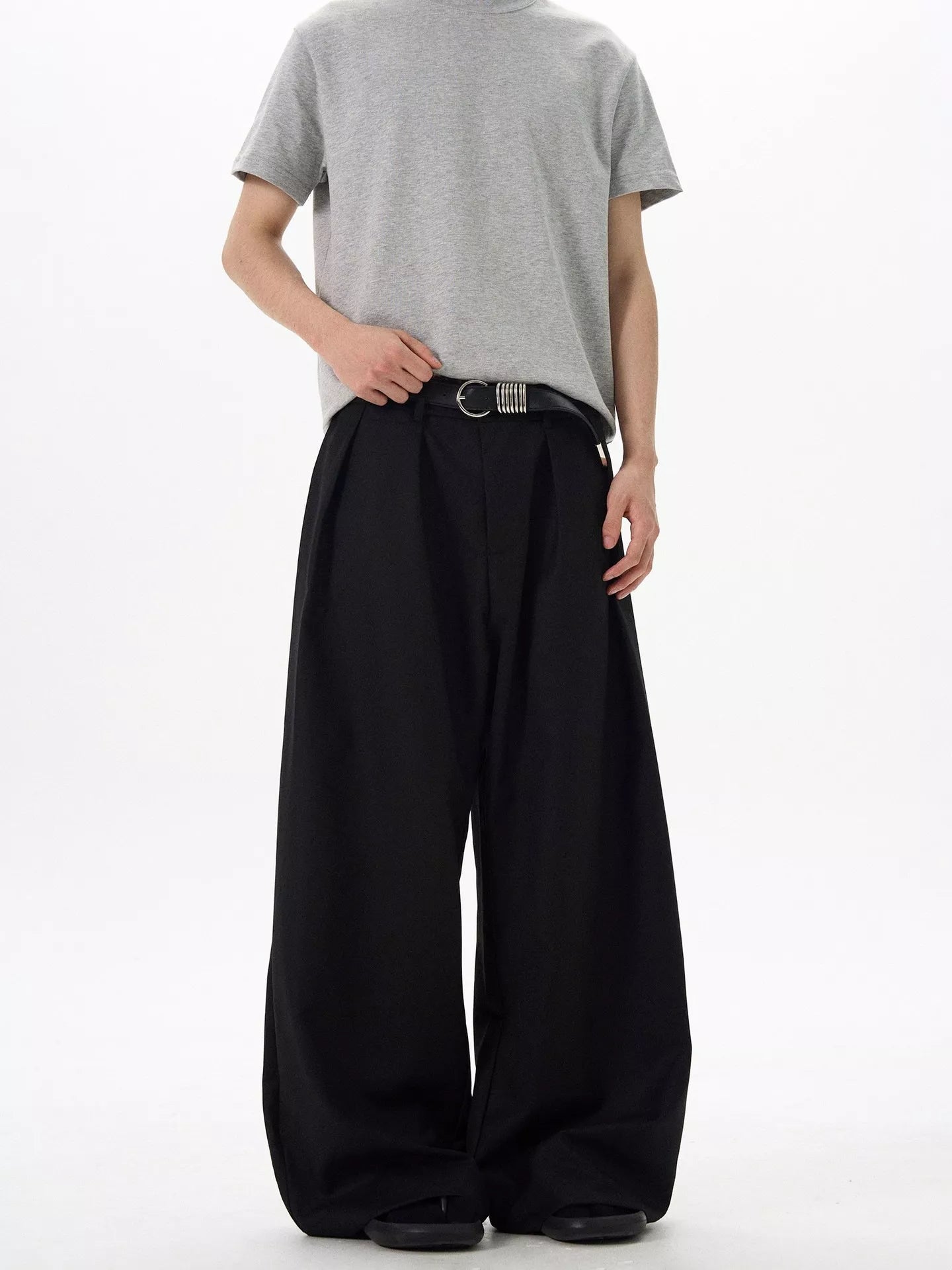 Close up of tailoring and front pleat details on URBAN UNIT wide-leg pants in Midnight Black