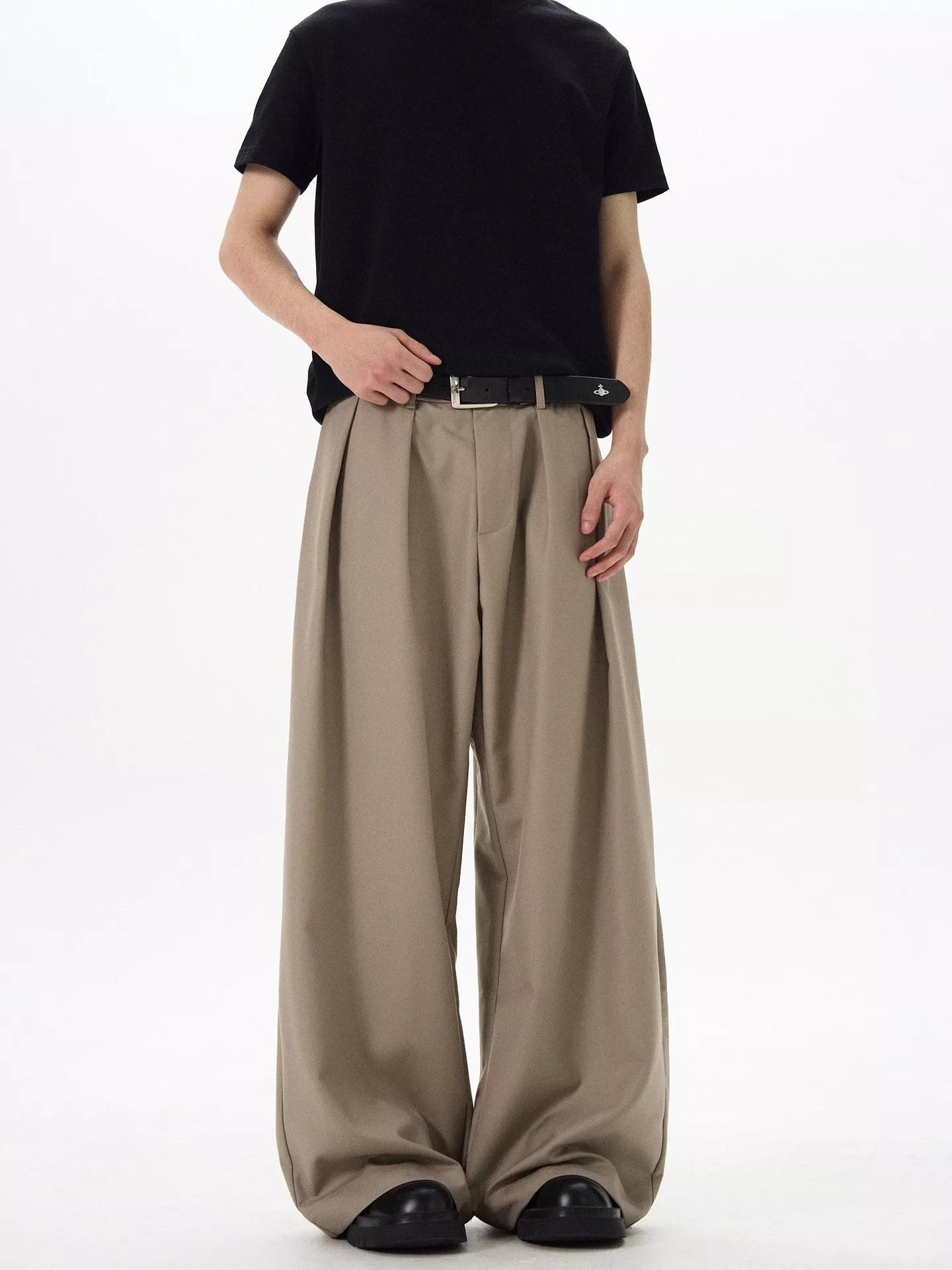 Close up of front pleat and pocket details on URBAN UNIT wide-leg pants in Tactical Khaki