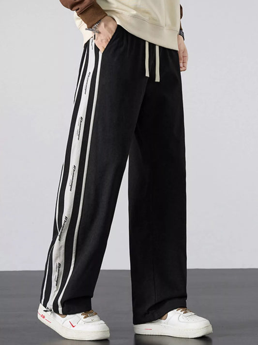 Front view of the UU Parallel Silhouette Wide-Leg Cargo in Midnight Black.
