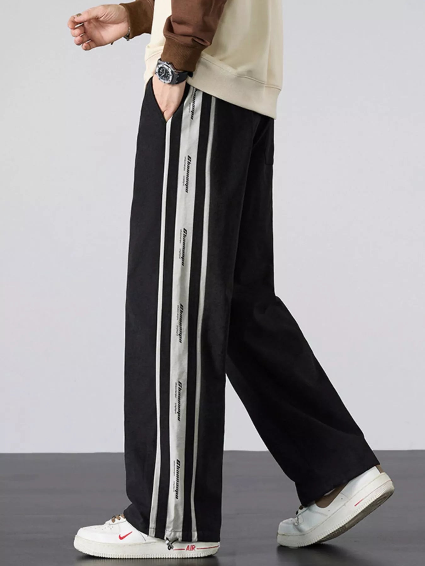Urban streetwear styling of the black wide-leg cargo pants.