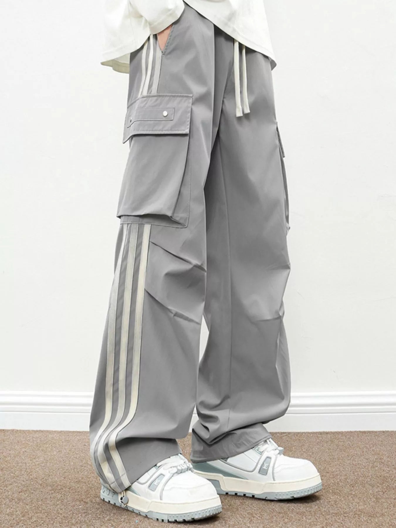 Front angle of the UU Vanguard Cargo in Ash Grey showing the oversized streetwear drape and white side panels.